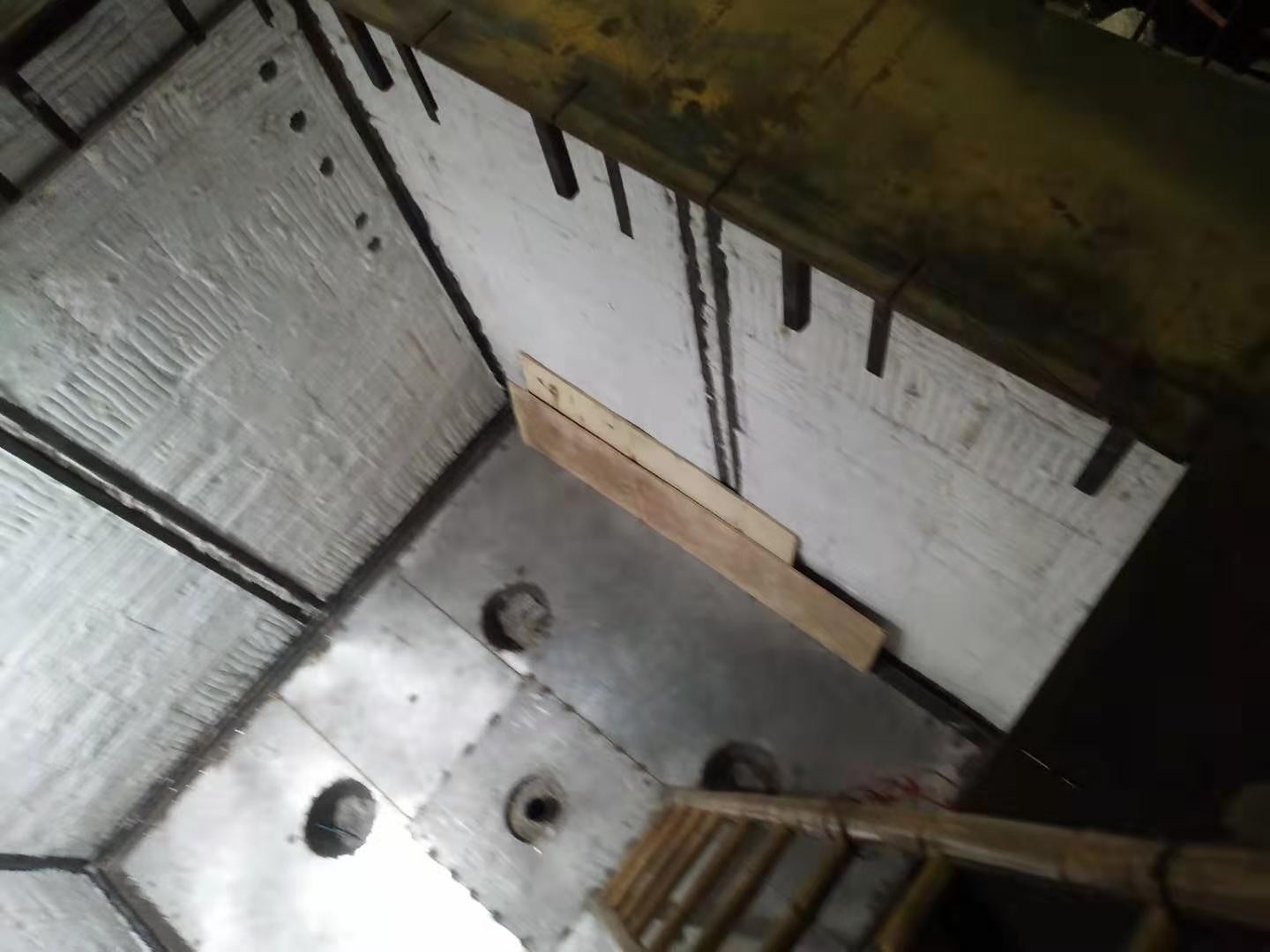 T6铝合金立式淬火炉炉体保温施工